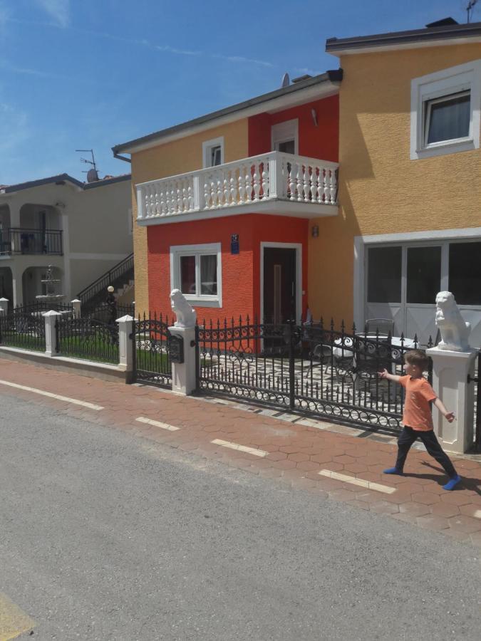 Radmani Apartments بوريتش المظهر الخارجي الصورة